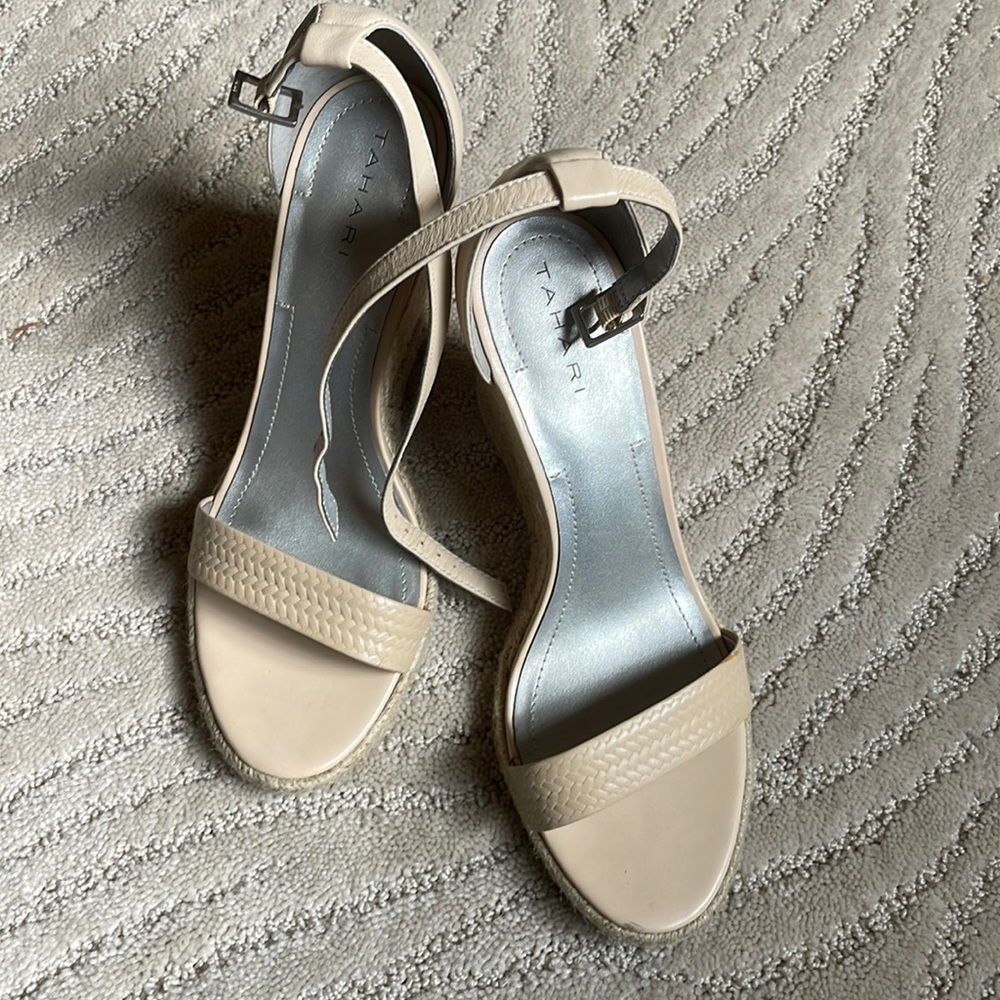 Tahiti wedge with ankle strap in tan
